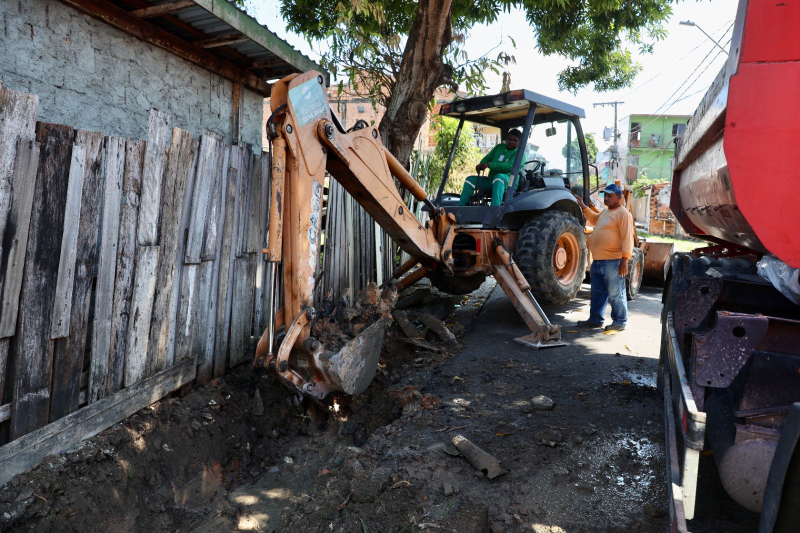 Prefeitura de Manaus trabalha na recuperacao de drenagem profunda no bairro Petropolis 3