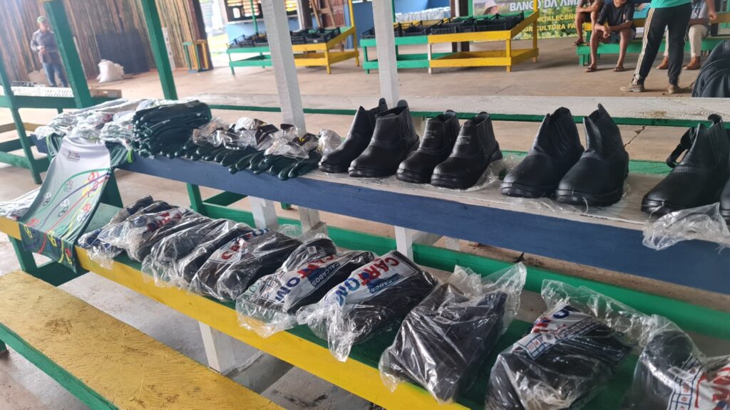 03 Catadores receberam EPIs para ordenar acoes de reciclagem em Apui Foto Noir Miranda Sema 1024x576 1