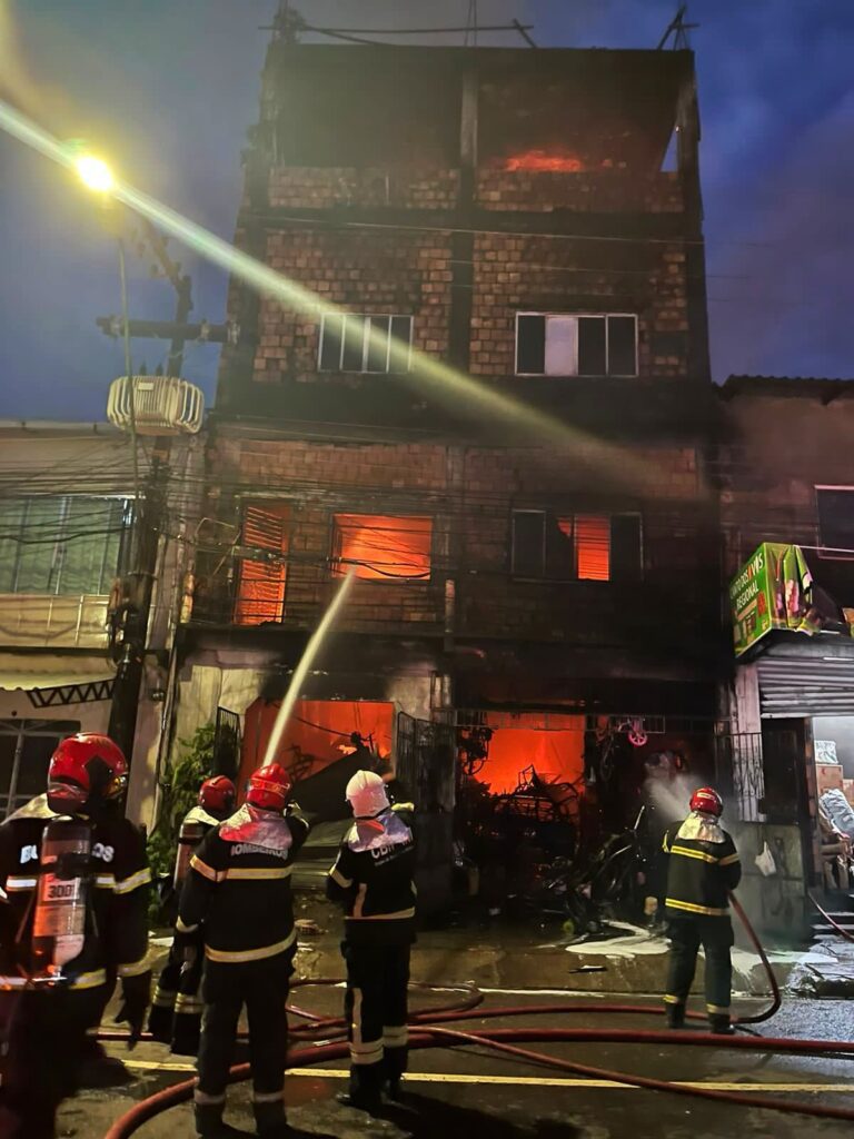 CBMAM INCENDIO EM EDIFICACAO NO NOVA CIDADE FOTO CBMAM 2 768x1024 1