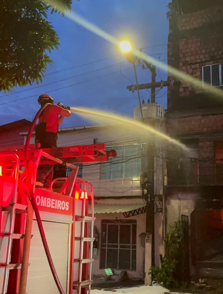 CBMAM INCENDIO EM EDIFICACAO NO NOVA CIDADE FOTO CBMAM 4 776x1024 1