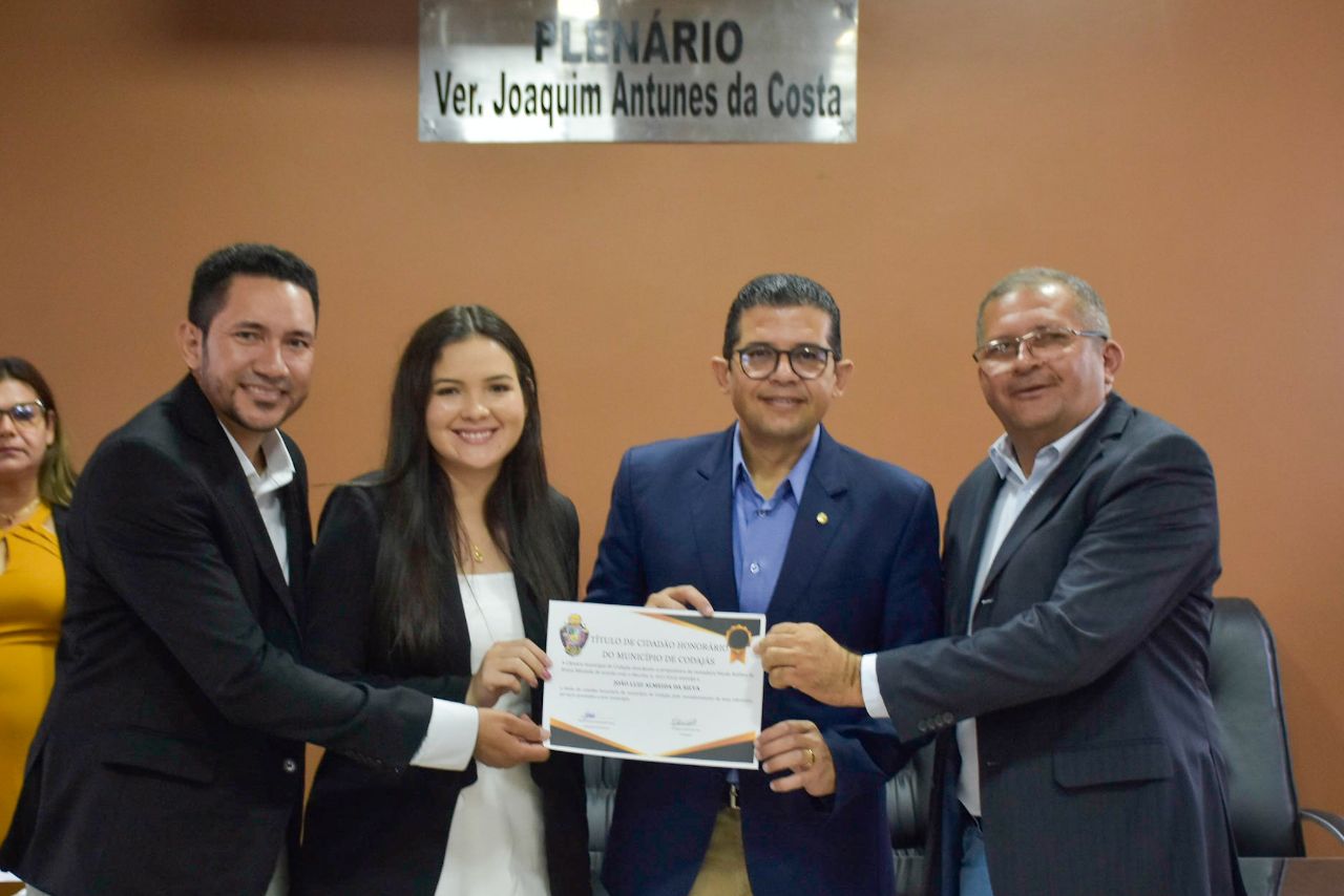 Deputado Joao Luiz recebe Titulo de Cidadao de Codajas