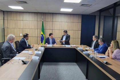 Em Brasilia Sinesio Campos cobra providencias em relacao ao Aeroporto Eduardo Gomes ao ministro de Portos e Aeroportos