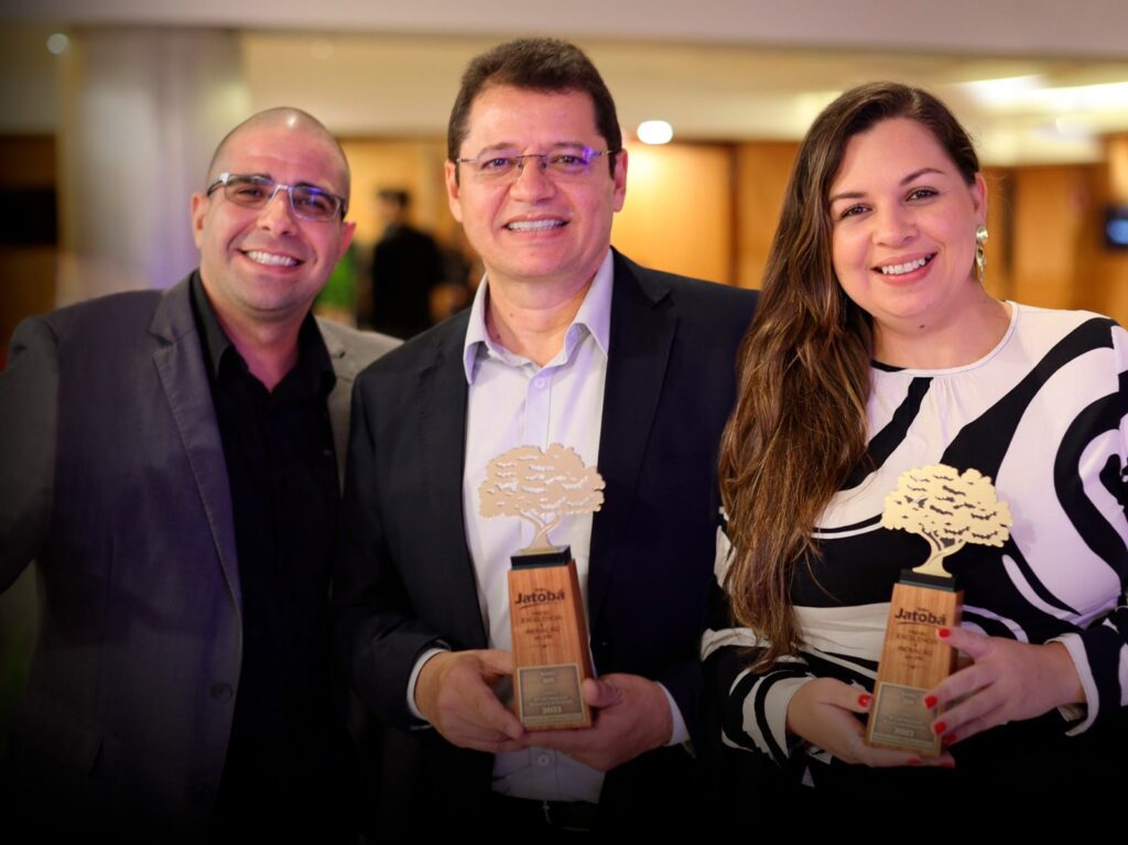 Premio Jatoba Marcellus Campelo Tiago Correa e Polyana Encarnacao da UGPE 1024x767 1