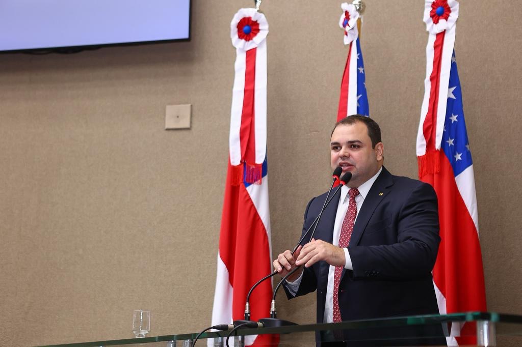 Presidente da Aleam deputado Roberto Cidade