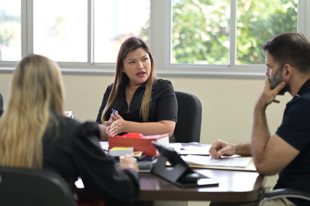 Apos reuniao tecnica na Sema deputada Joana Darc garante retorno dos Castramoveis no Amazonass 1024x681 1