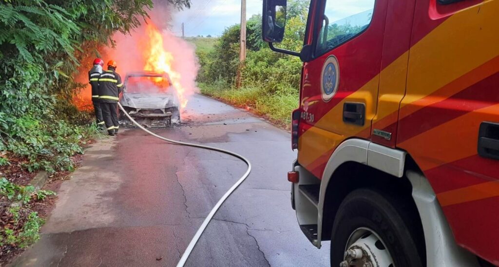 CBMAM INCENDIO EM VEICULO EM IRANDUBA 1024x548 1