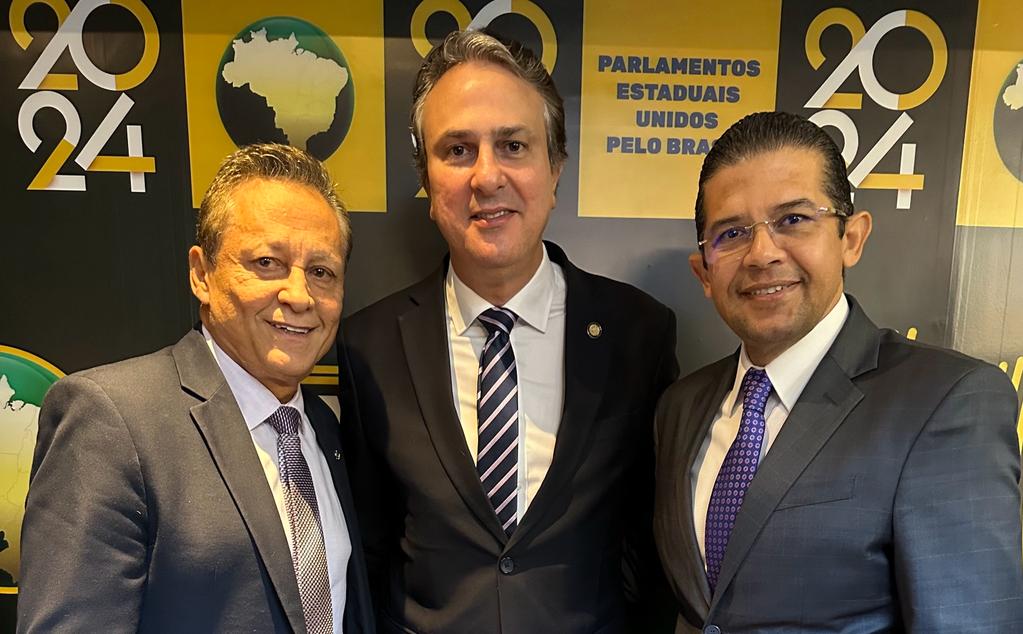 Deputado Joao Luiz parabeniza o novo presidente da Unale em Brasilia