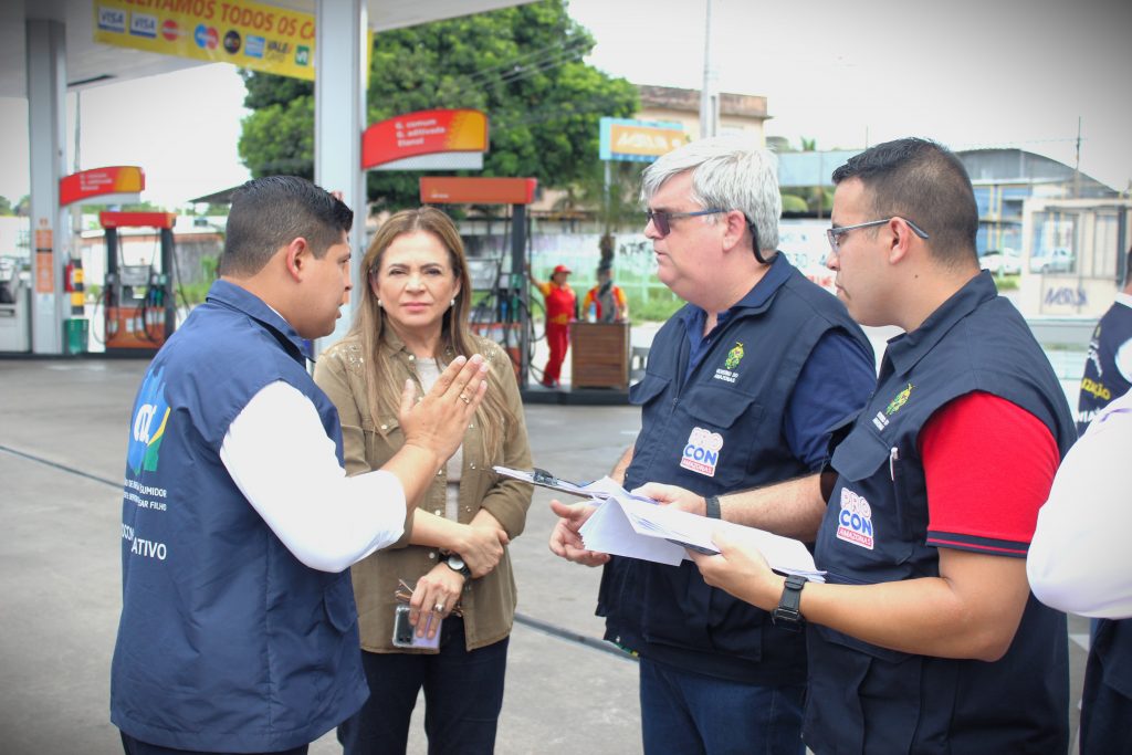 Deputado Mario Cesar Filho coordena acoes de fiscalizacao da CDCAleam contra praticas abusivas nos precos dos combustiveis 1024x683 1