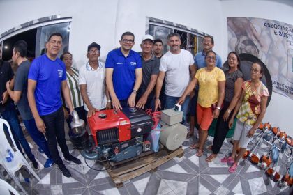 Deputado Joao Luiz entrega geradores rocadeiras e kits de casa de farinha por meio de emenda parlamentar aos agricultores de Humaita