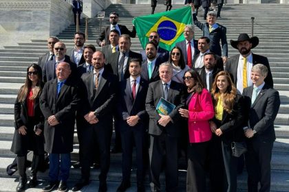 Debora Menezes vai aos EUA denunciar escalada de autoritarismo judicial no Brasil PzTw2A