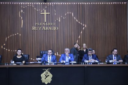 Deputados da Assembleia Legislativa ouvem superintendente do DNIT AM sobre situacao da BR 319 R2k4i8