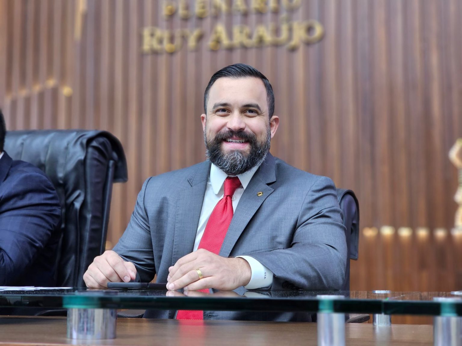 Projeto do deputado Dr. George Lins propoe desconto de 10 na compra de livros para estudantes do Amazonas AHcXZj