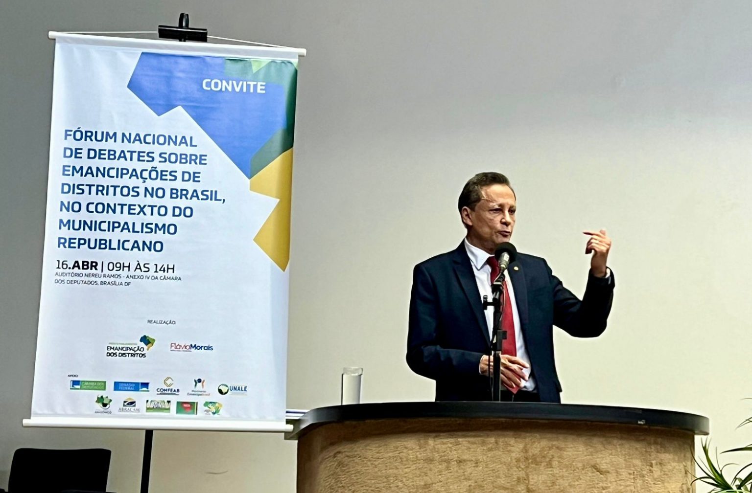 Adjuto Afonso participa de Forum sobre emancipacao de municipios na Camara Federal em Brasilia erFDoG