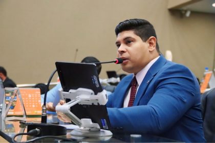 Aprovado o PL do deputado Mario Cesar Filho que garante ate dois acompanhantes aos autistas nas unidades de saude do Amazonas 1024x683 38vXil