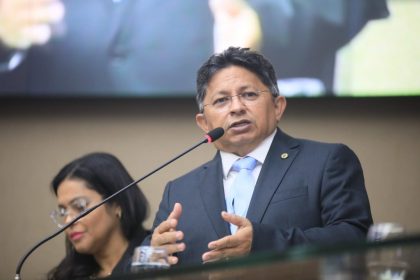 No Parlamento Amazonico Sinesio Campos debate solucoes para integracao dos estados da regiao 1024x683 ngeQyK