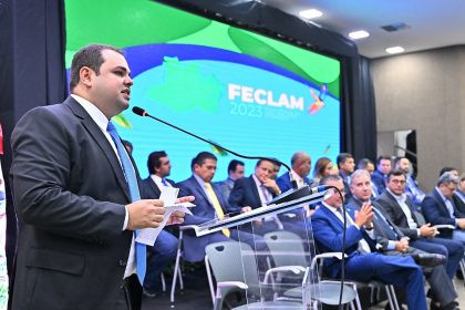 Roberto Cidade destaca importancia do Feclam para qualificacao dos vereadores dos municipios amazonenses KyOzcH