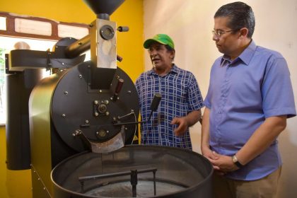 Agricultores da Vila de Lindoia sao beneficiados com seis mil mudas de cafe por meio de emenda parlamentar do deputado Joao Luiz Foto Mauro Smith ENVpfq