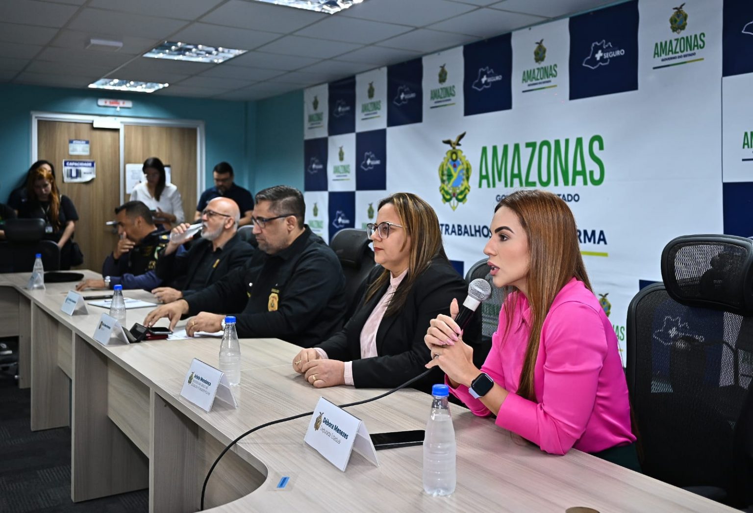 Debora Menezes acompanha desdobramentos da operacao Caminhos Seguros que prendeu pessoas acusadas de crimes sexuais infantil M6XpCG