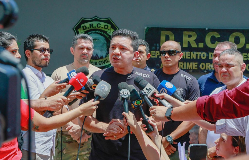 Delegado Pericles comemora acao das forcas de seguranca que apreenderam uma tonelada de drogas no Iranduba Foto Marcio James 1024x657 zW2gQ7