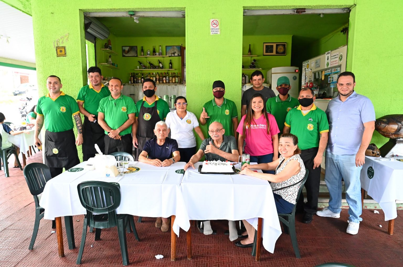 Deputada Joana Darc homenageia restaurante Canto da Peixada que ha 50 anos gera emprego em Manaus e difunde a culinaria amazonense vPHVOx