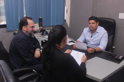 Deputado Mario Cesar Filho apresenta PL que garante ate dois acompanhantes aos PcDs nas unidades de saude do Amazonas Foto Leandro Cardoso 1024x682 dsQhvP