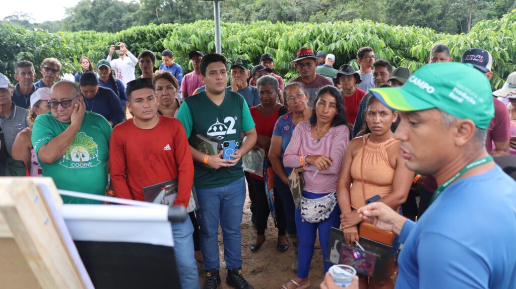 Dia de Campo do Cafe Idam capacita 190 agricultores2 Foto Marfram Vieira Idam 1 1024x575 7DieeW