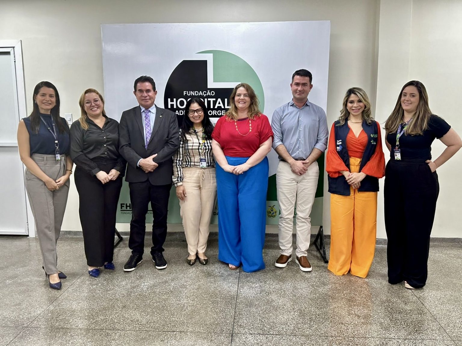 Dr. Gomes visita a Fundacao Hospital Adriano Jorge para conhecer demandas da unidade de saude Z039xT