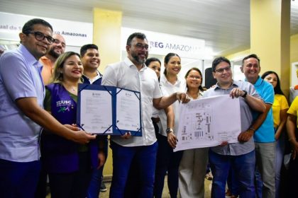 Em Parintins Wilson Lima assina termo para reforma do PAC e anuncia nucleo do Pelci com mais de mil vagas Fotos Diego Peres Alex Pazuello e Mauro Neto Secom 3 1024x682 gkKFBp