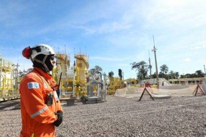 Governo do Amazonas vistoria futura escola tecnica de Gas e Energia do Cetam de Silves 6 577x435 J3uaV5