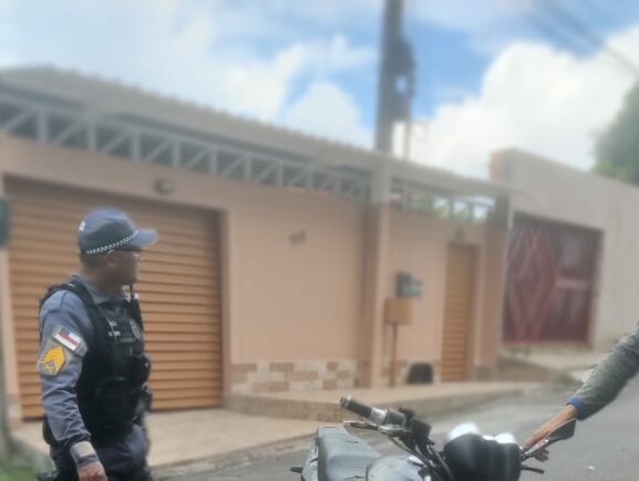 PMAM APREENSAO DE VEICULO COM RESTRICAO E DETENCAO DE INFRATOR 26a CICOM 577x435 HolFpU