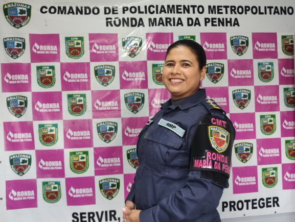 PMAM MAJOR TATIANA SOUSA COMANDANTE DA RONDA MARIA DA PENHA FOTO DIVULGACAO PMAM 577x435 vgkucJ