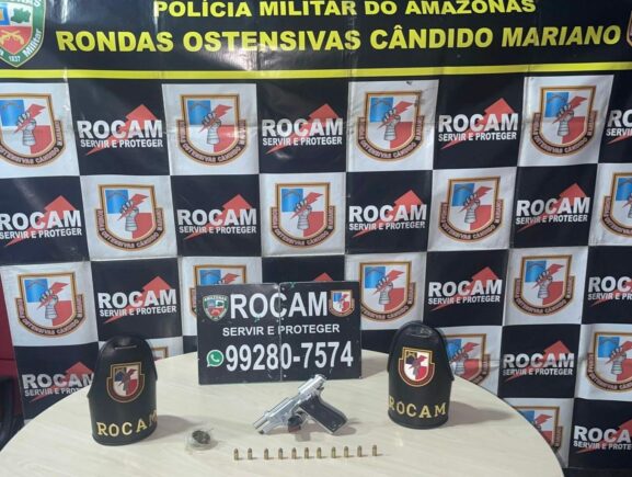 PMAM ROCAM APREENDE ARMA E DROGAS NA ZONA NORTE FOTO DIVULGACAO PMAM 577x435 EBnpwR