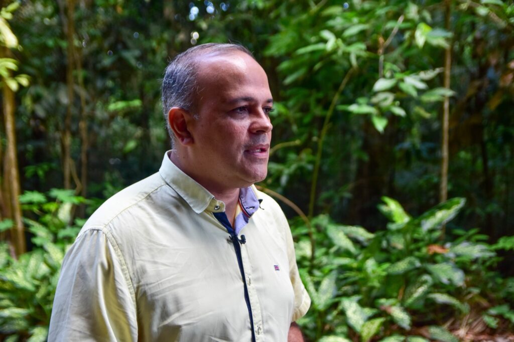 A historica competicao folclorica dos bois bumbas Caprichoso e Garantido Caprichoso Garantido doutor em Sociedade e Cultura na Amazonia Allan Rodrigues Foto Mauro Neto Secom 2 1024x682 1