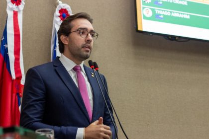 Aleam promulga lei de Thiago Abrahim que prioriza remocao de policiais que tenham dependentes com deficiencia Foto Jhonatan Darth 1024x683 R6lbq7