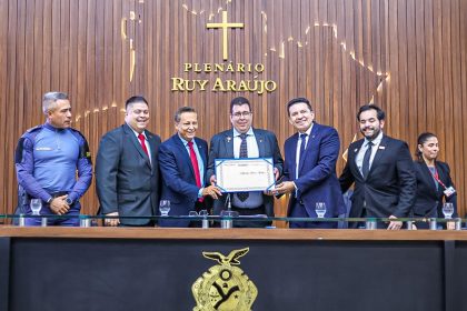 Com propositura de Delegado Pericles empresario Alberto Lucio Santos recebe Titulo de Cidadao do Amazonas na Aleam Foto Marcio James BPC8Xu