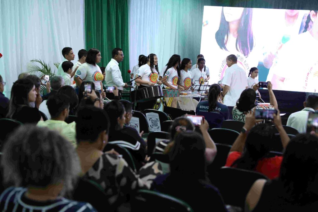 Educacao apresentacao Curumim na Lata foto Euzivaldo Queiroz Seduc 99 1024x683 1