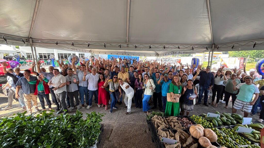 Equipe local durante evento de reinauguracao Marfran Vieira IDAM 1024x576 1