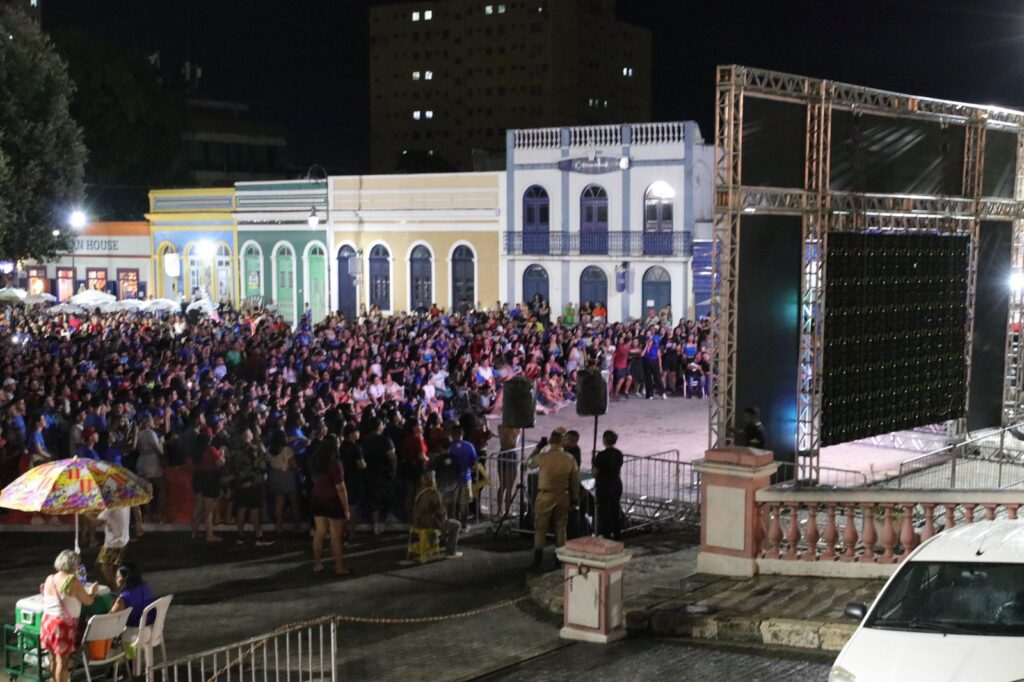 Mais de 15 mil torcedores lotam Largo de Sao Sebastiao na transmissao da 1a noite do Festival de Parintins 6 Foto Roberto Carlos Secom 1024x682 1