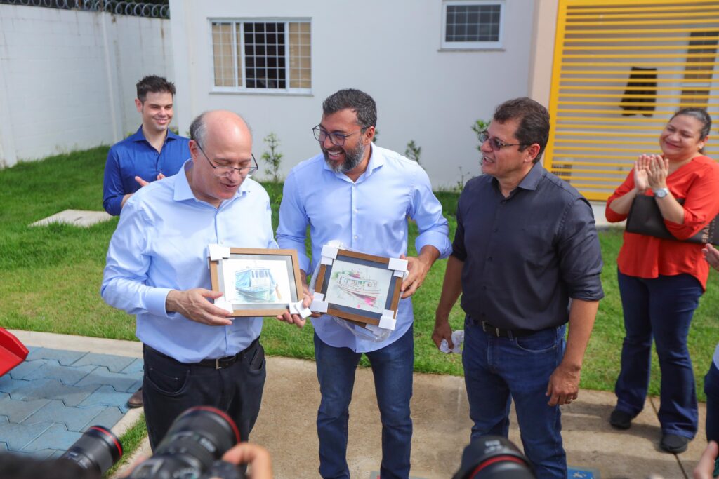 Presidente do Bid Ilan recebe quadros Foto Tiago Correa UGPE 1024x683 1