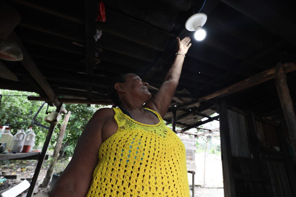 Semig 1 placas solares Parintins Rosinei Mendonca Foto Arthur Castro Secom 1024x682 1