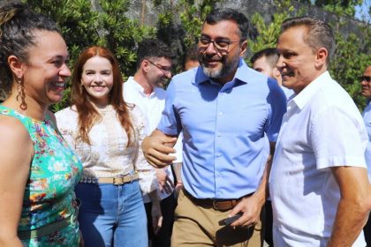 Adjuto Afonso prestigia acao do governo que reassenta 178 familias das comunidades Sharp e Manaus 2000 pelo Prosamin Foto Ney Xavier pAaXZM