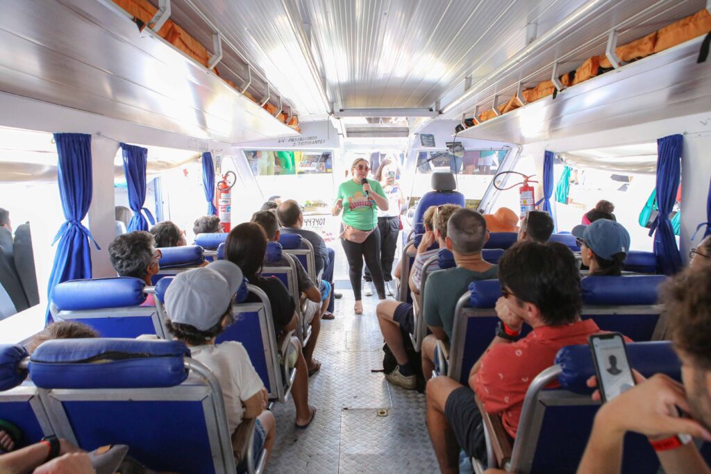 Amazonastur Acao de sensibilizacao com turistas no Porto de Manaus Foto Lucas Silva Amazonastur 1 1024x683 1