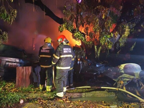 CBMAM INCENDIO EM RESIDENCIA NO TANCREDO NEVES 1 577x435 epJj6i