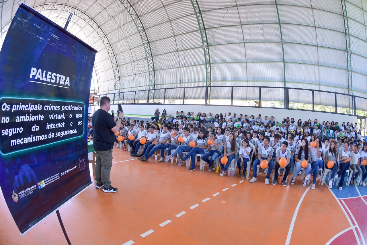 Comissao de Defesa das Criancas e Adolescentes da Aleam e Policia Civil levam palestras do Ei Te Orienta e crimes ciberneticos as escolas do Careiro Castanho Foto Mauro Smith alBw45