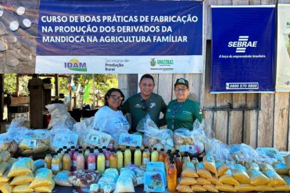 Em Itacoatiara mais de cem agricultores familiares participam de Dia de Campo da Mandioca Persoangem Maria Madalena Foto Marfram Vieira 1024x576 1