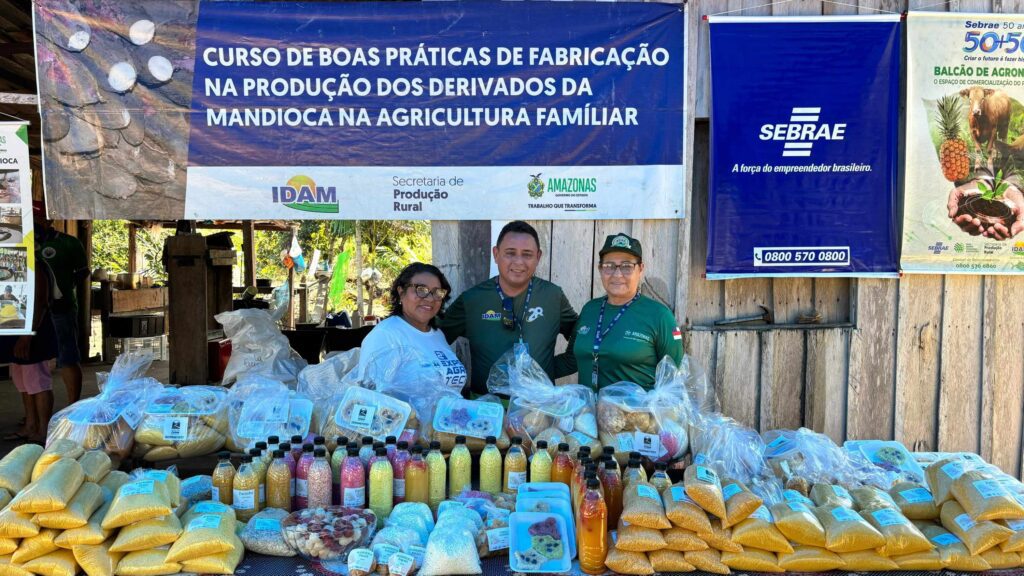 Em Itacoatiara mais de cem agricultores familiares participam de Dia de Campo da Mandioca Persoangem Maria Madalena Foto Marfram Vieira 1024x576 1