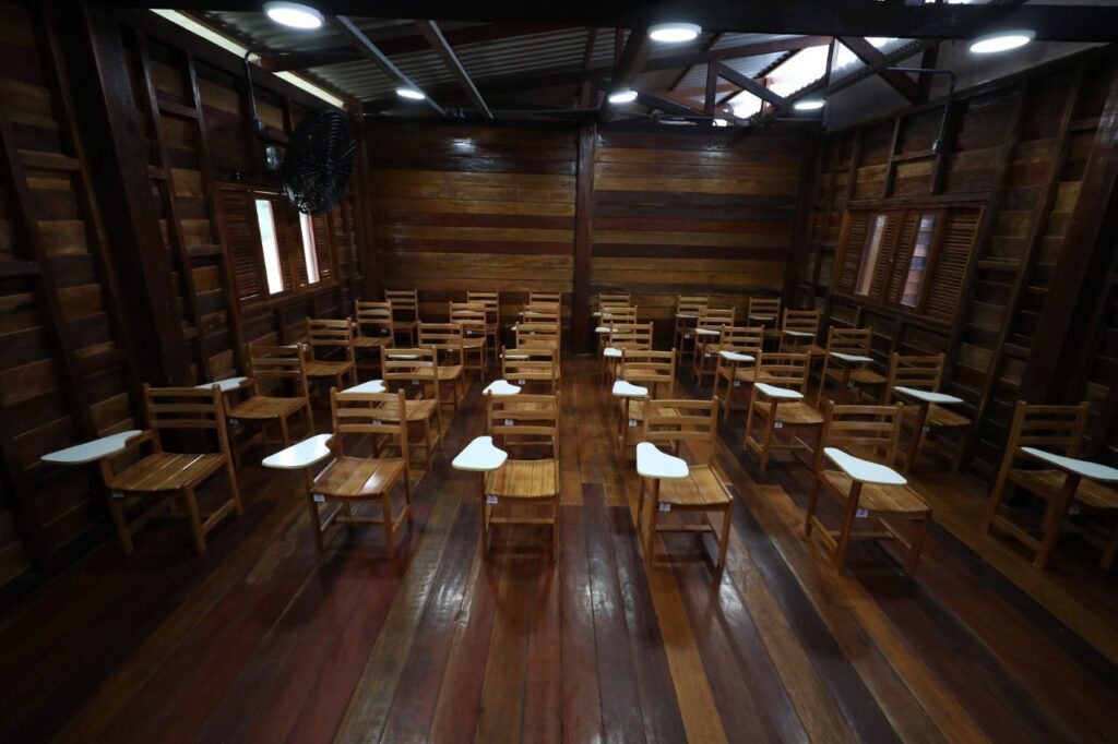 Governador Wilson Lima destaca a importancia do incentivo ao polo moveleiro com a construcao da primeira Escola da Floresta no estado 7 Foto Alex Pazuello e Diego Peres Secom 1024x682 1