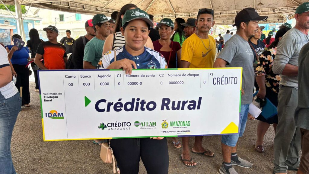 Idam Entrega de R 1 milhao em credito rural a pescadores de Manacapuru Fotos Marfran Vieira 1 1024x576 1