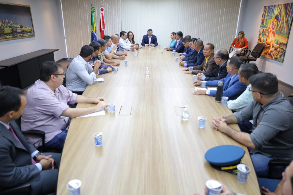 Trabalhadores da Seguranca Publica Setor Primario e UEA comemoram reajustes salariais anunciados pelo Governo do Amazonas 1 Foto Diego Peres Secom 1024x682 1