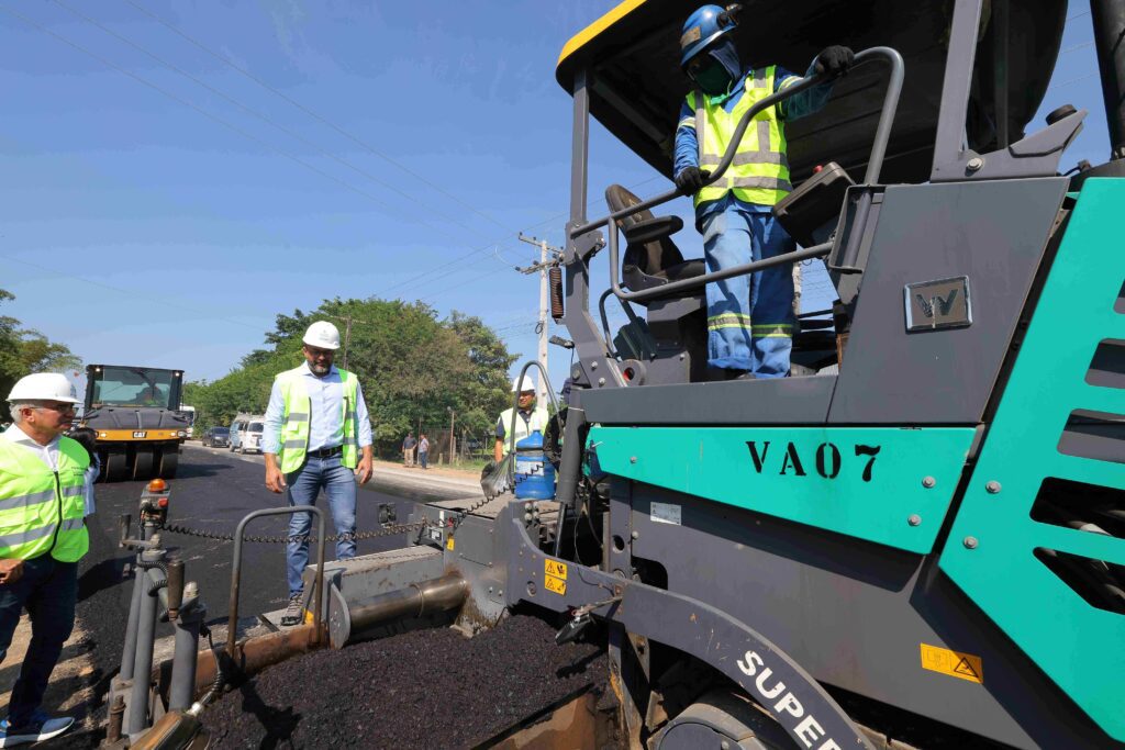 Wilson Lima vistoria retomada de obras na AM 010 e destaca diferencial no trabalho de modernizacao da rodovia Foto Diego Peres Secom 3 1024x683 1